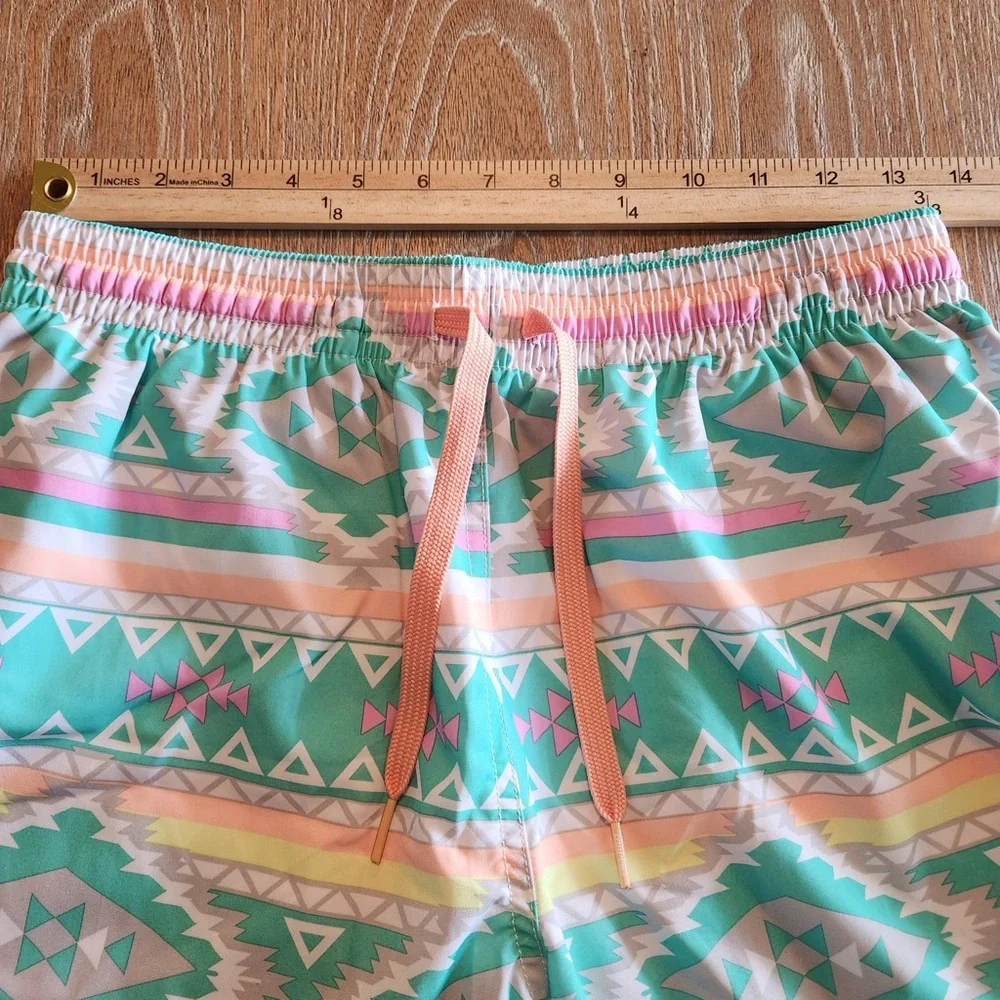 NWOT CHUBBIES Men’s‎ Size Small 5’5”Aztec Tribal Pastel Print Swim Shorts